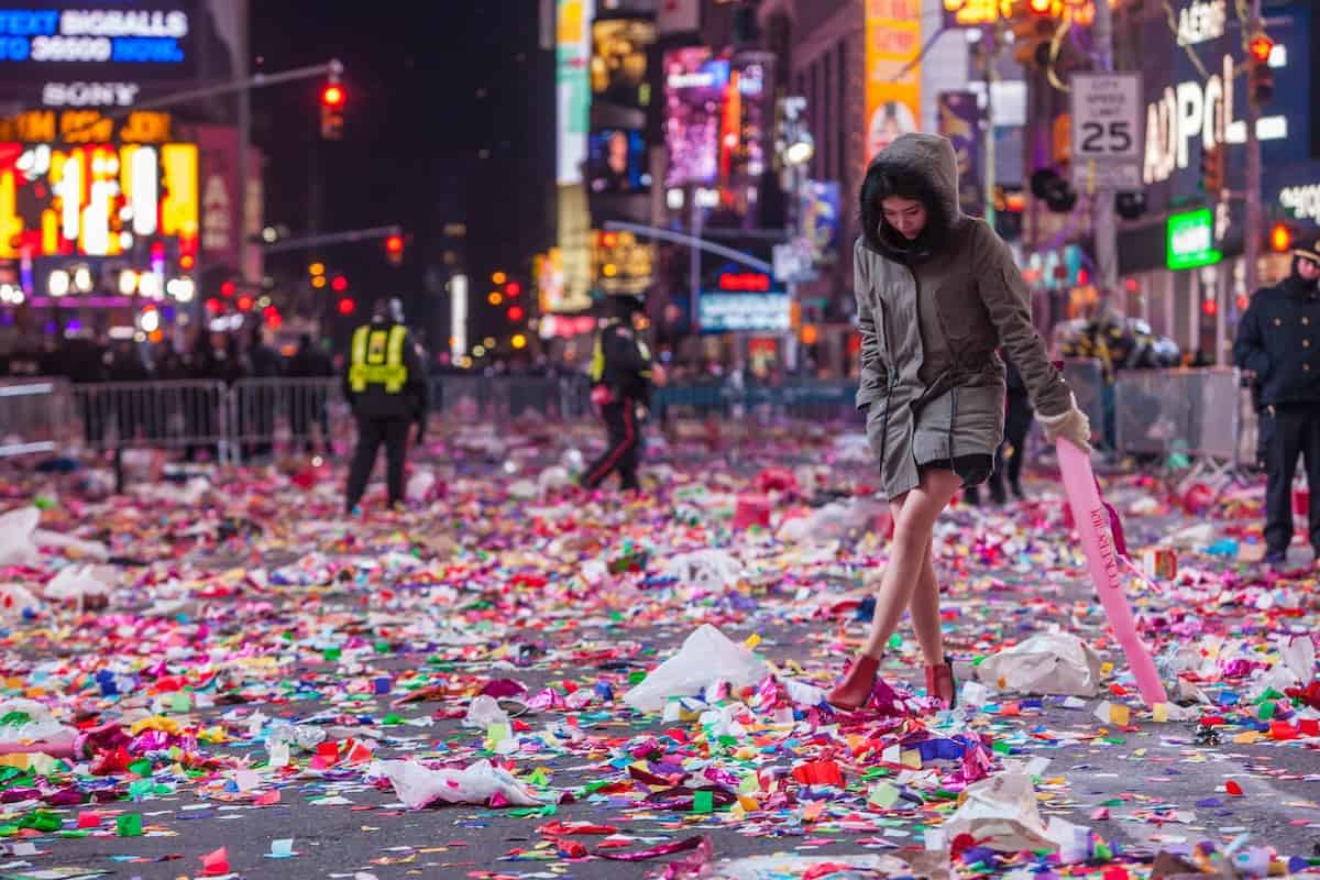 New York Time Sqaure New Year Clean Up - Land Of The Rising Son